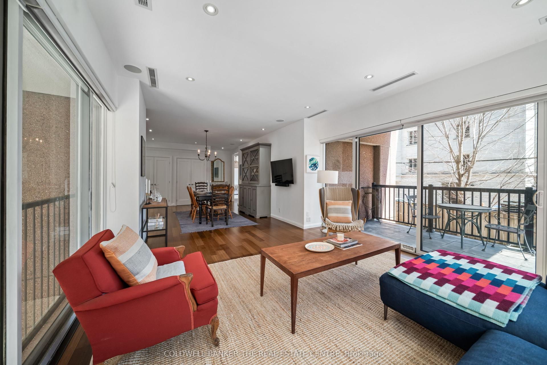 447 Walmer Road 206 #206 — photo 1