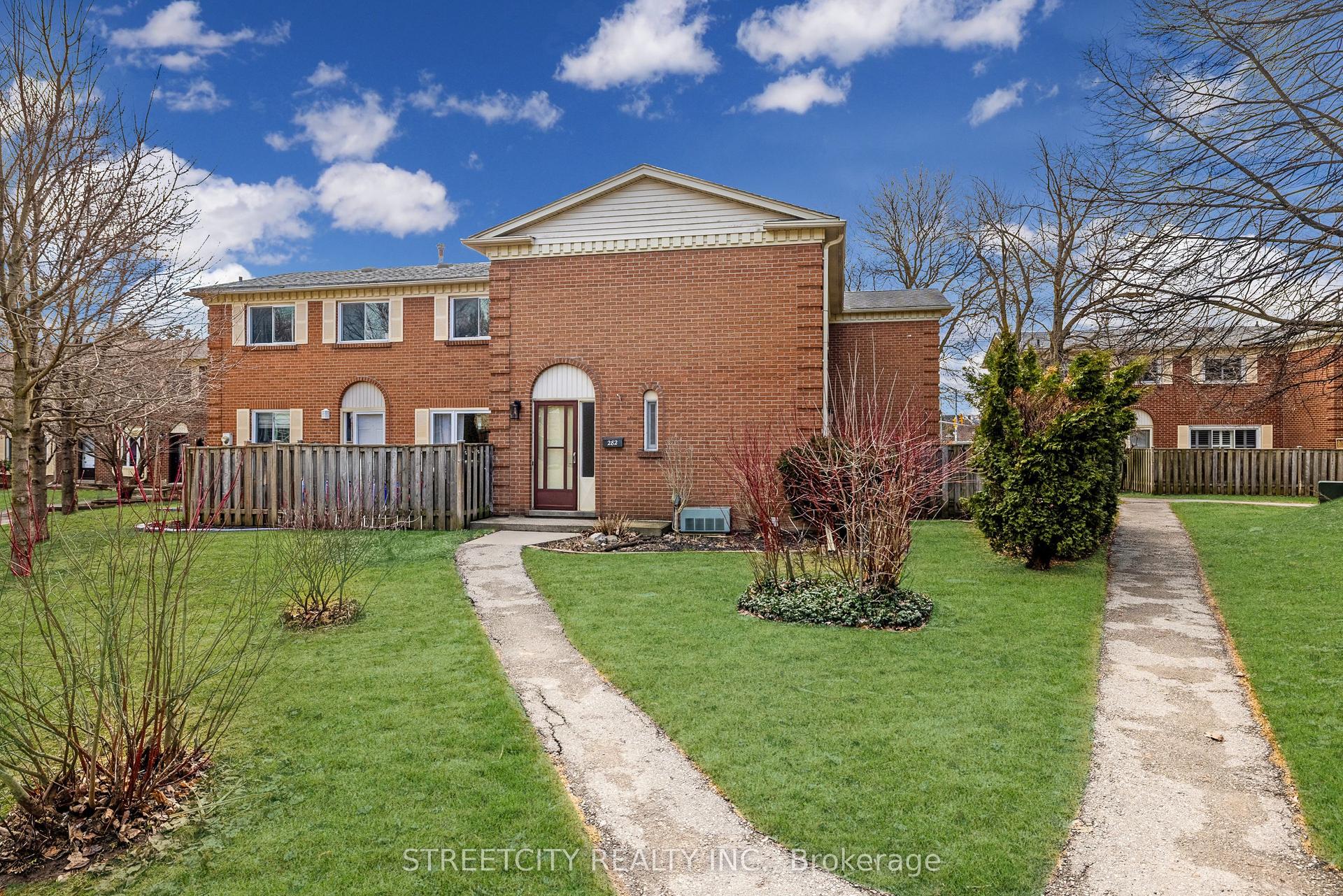 282 HOMESTEAD Crescent — photo 1