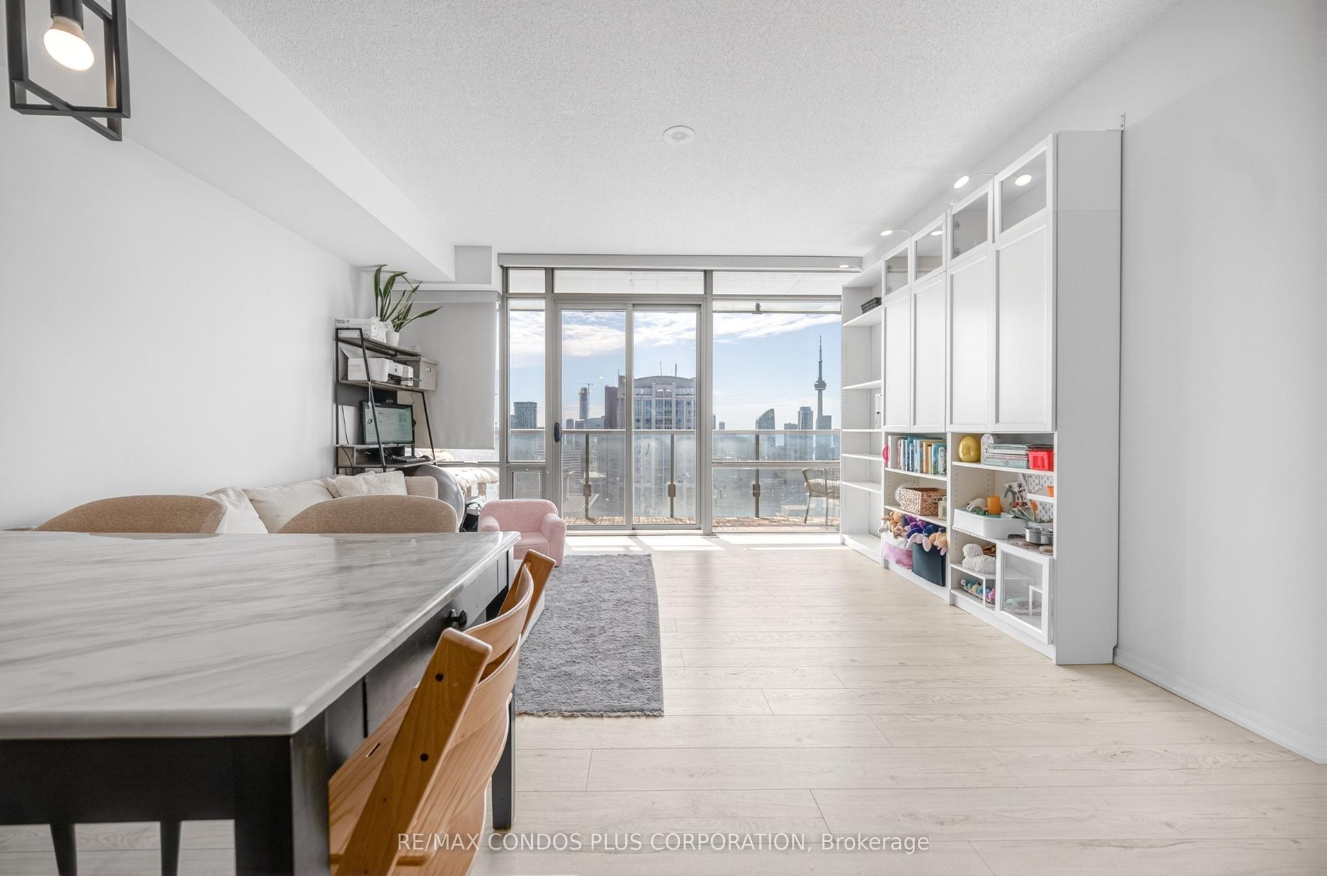 38 Grenville Street 4404 #4404 — photo 1