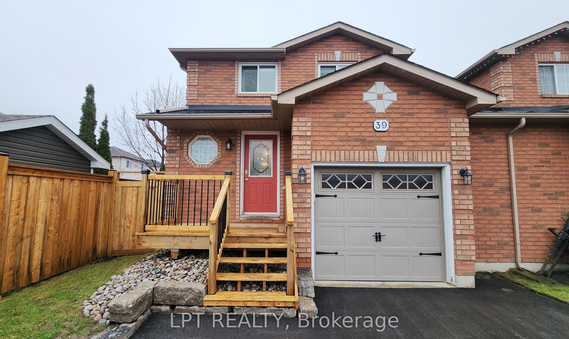 39 Raymond Crescent — photo 1