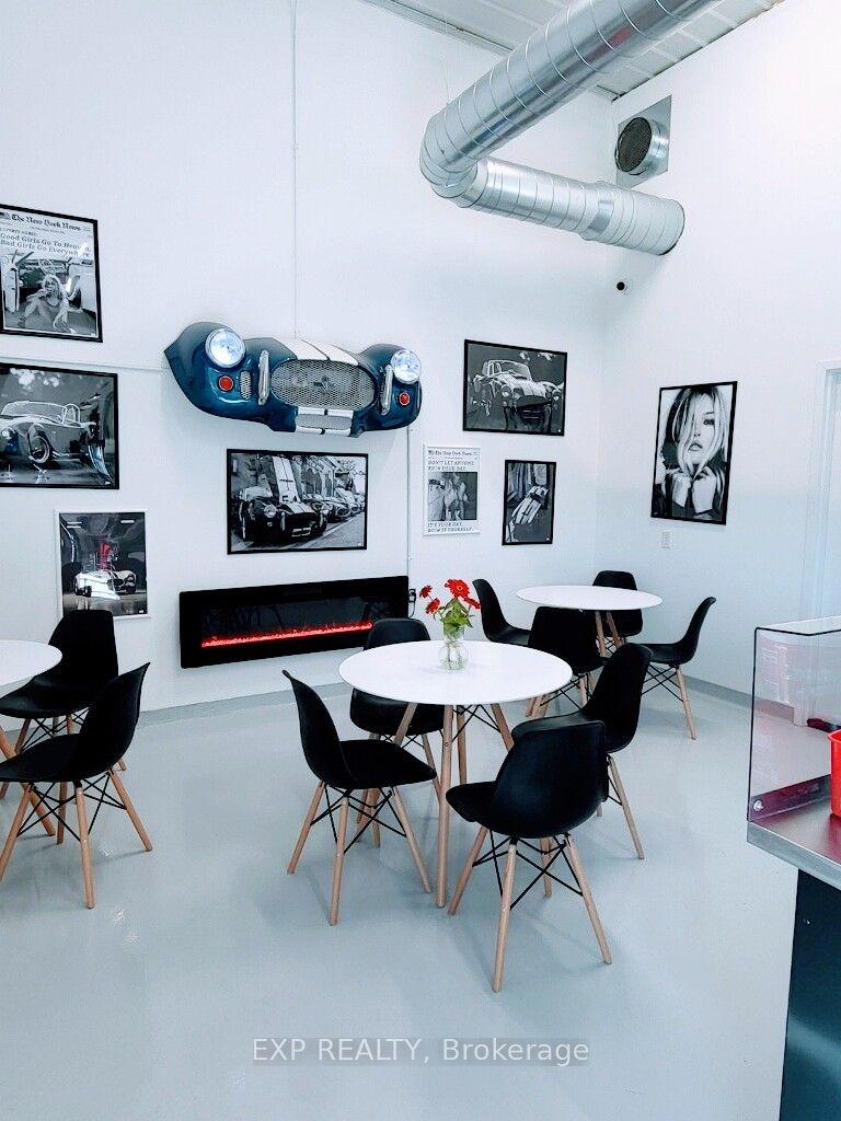 3392 Wonderland Road S — photo 1