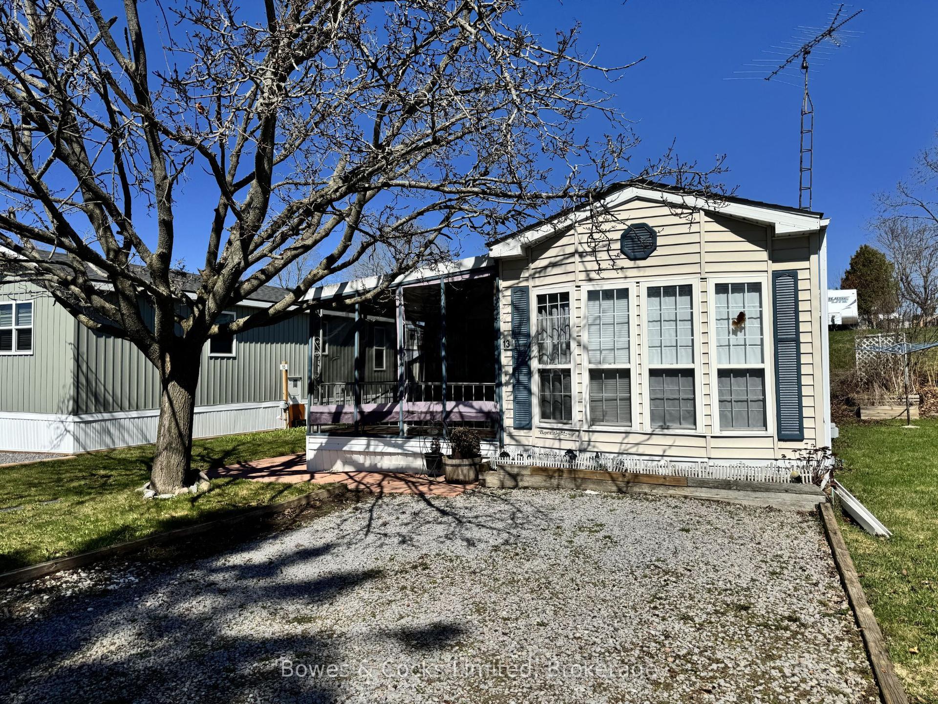 13 Trillium Drive — photo 1