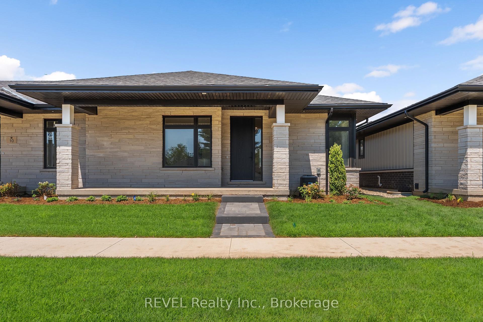 8 Accursi Crescent — photo 1