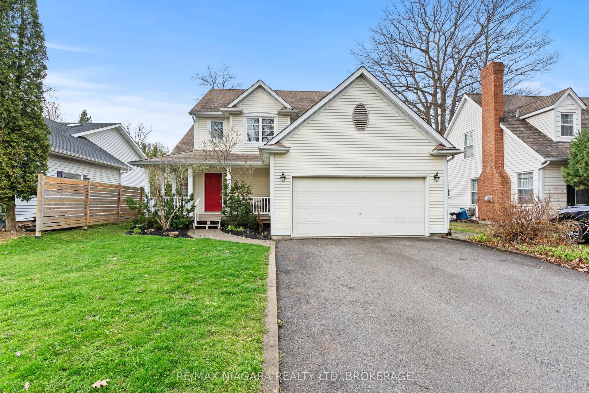 12 OAK Drive — photo 1