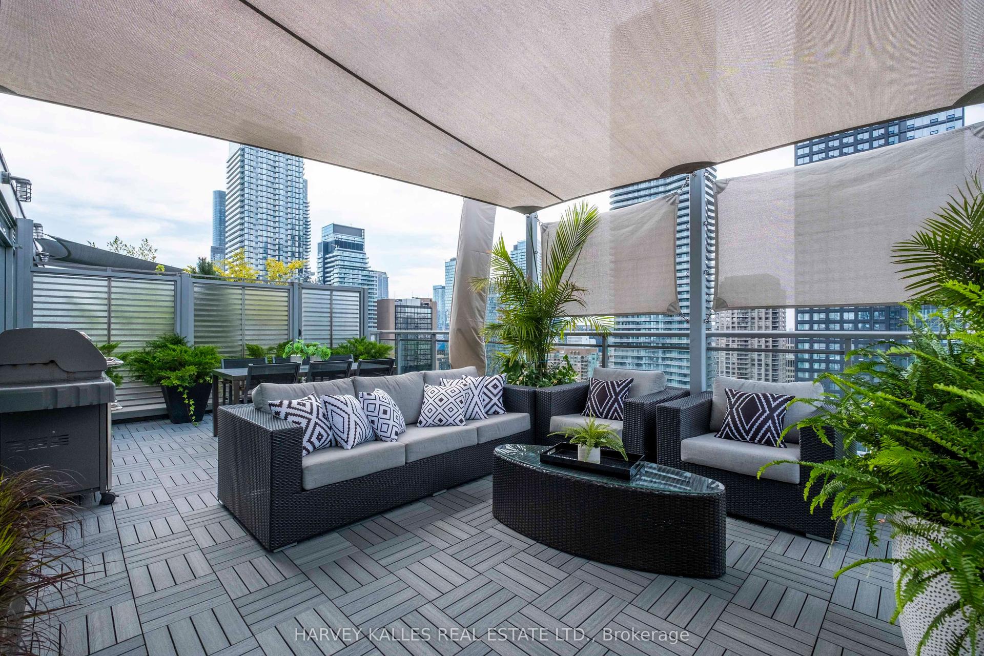 22 Wellesley Street E PH2 #PH2 — photo 1