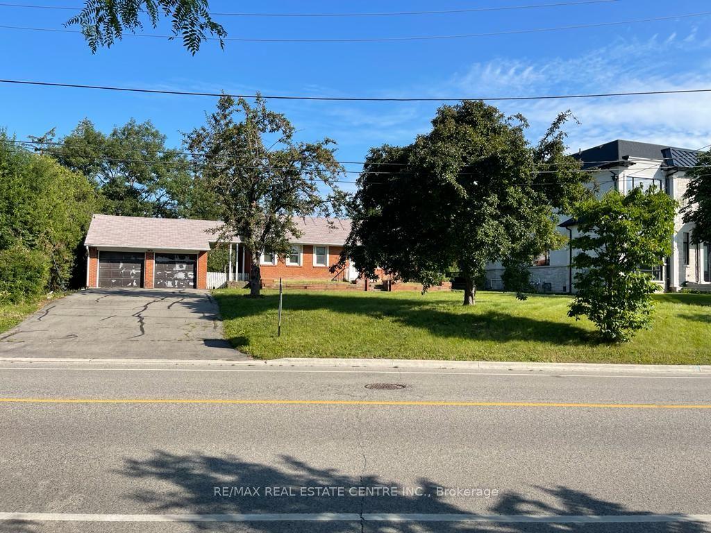 2431 Thorn Lodge Drive — photo 1