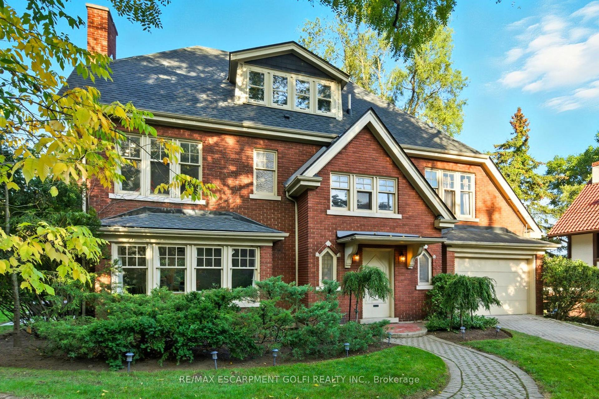 18 Inglewood Drive — photo 1