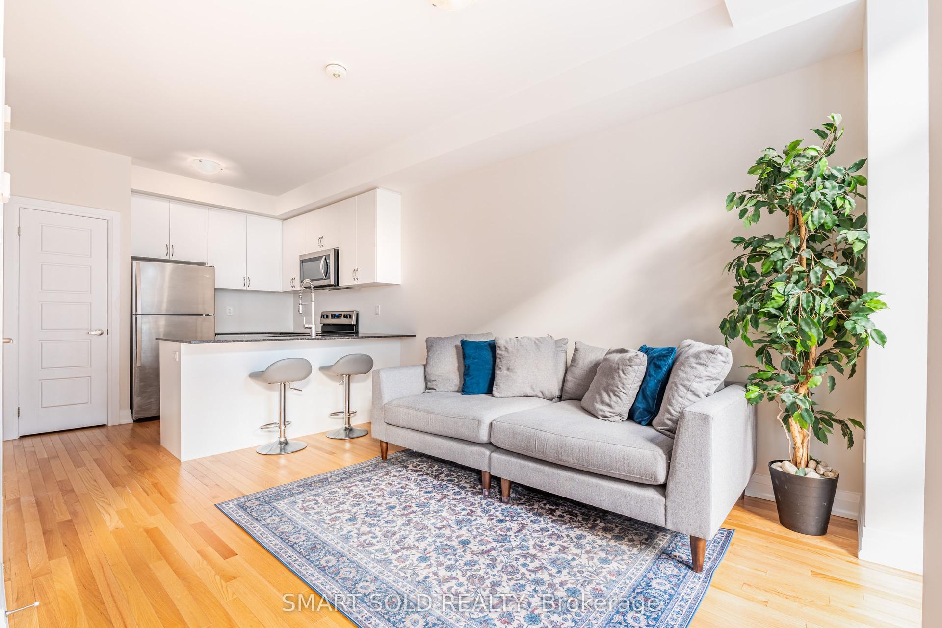 713 Lawrence Avenue W 14 #14 — photo 1