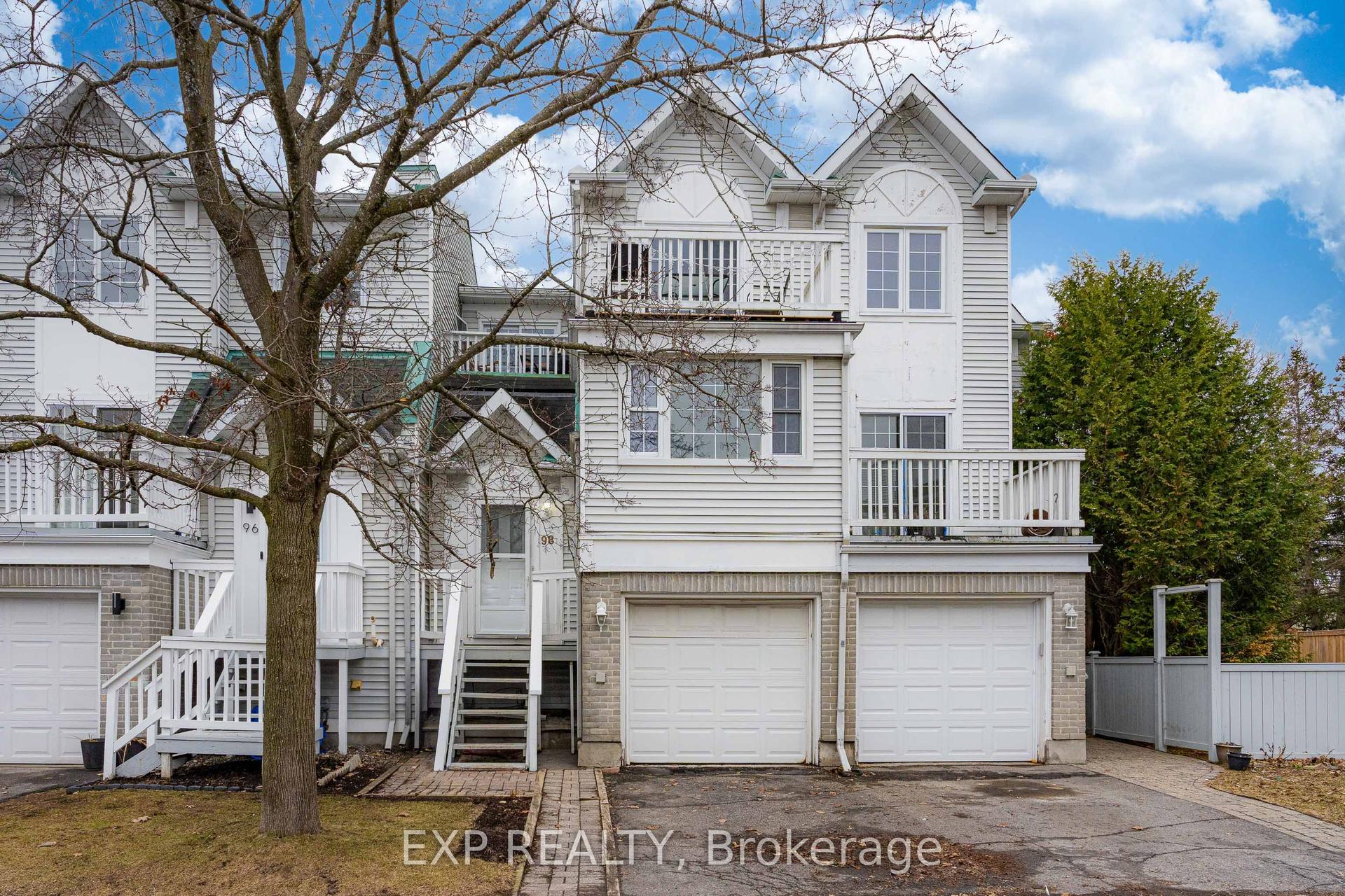 98 Castlegreen Private — photo 1