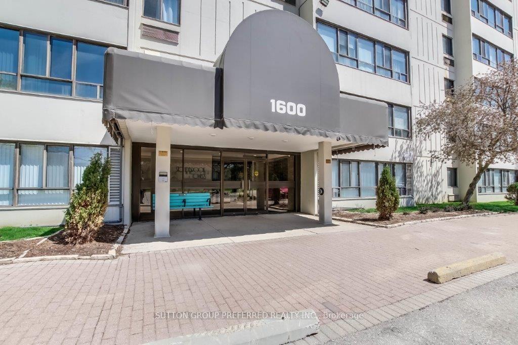 1600 Adelaide Street N 605 #605 — photo 1