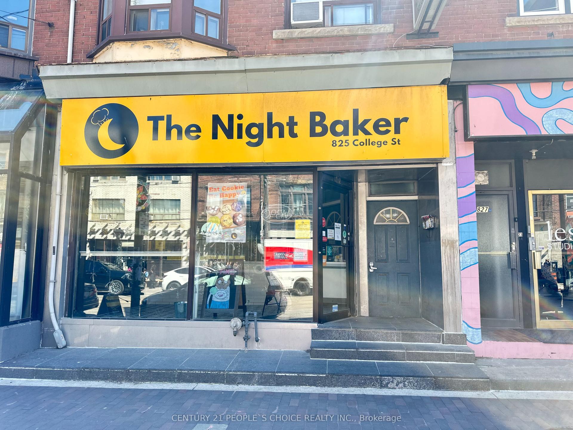 825 College Street — photo 1